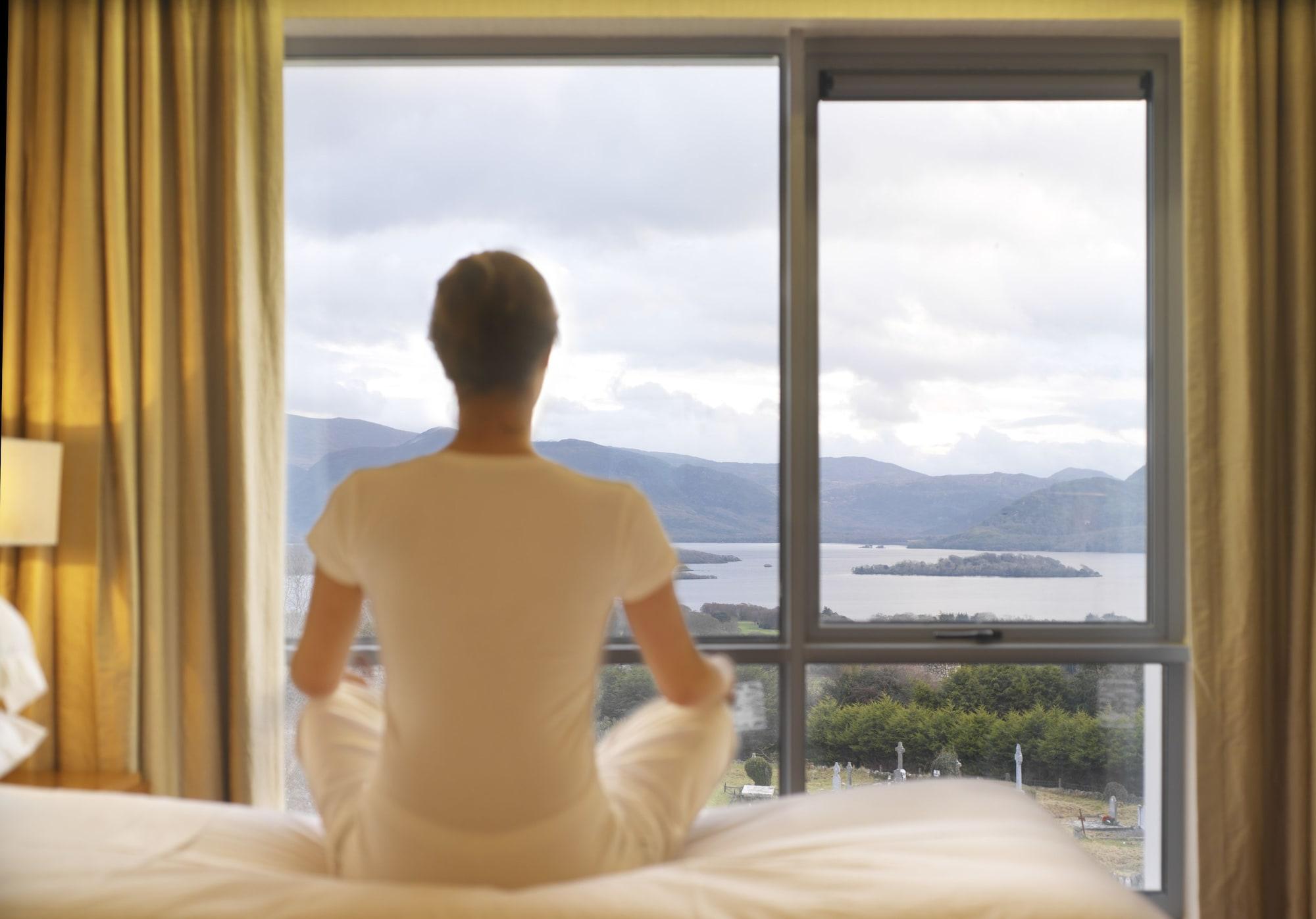 קיל איירן Aghadoe Heights Hotel & Spa מראה חיצוני תמונה A woman meditating