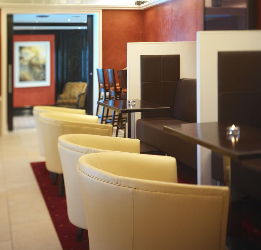 קיל איירן Aghadoe Heights Hotel & Spa מראה חיצוני תמונה The lounge at the airport