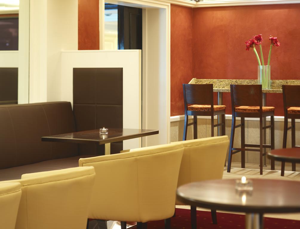 קיל איירן Aghadoe Heights Hotel & Spa מראה חיצוני תמונה The lounge at the airport