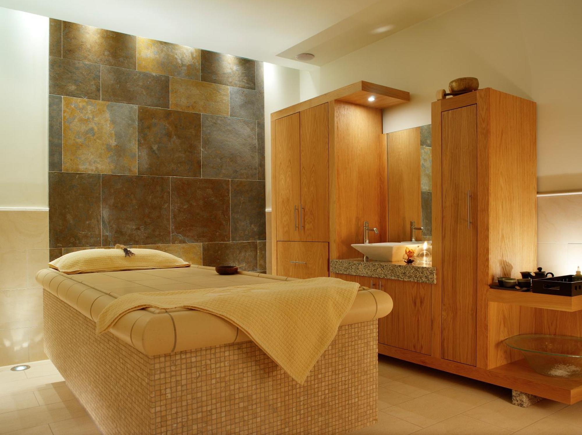 קיל איירן Aghadoe Heights Hotel & Spa מראה חיצוני תמונה A treatment room at a spa